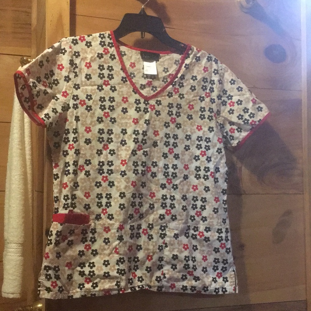 Cherokee scrub top